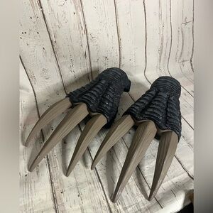 Jurassic World Dominion Therizinosaurus Pair of Dinosaur Claws Fierce